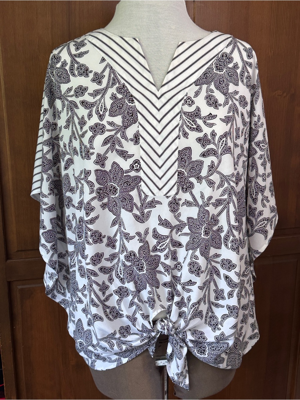 CHICOS Women’s White Floral Tie-Front Top with Black Print Chico’s size 3